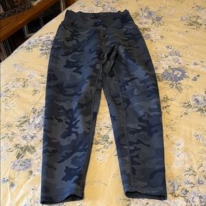 P'tula Camouflage Leggings - Black and Gray